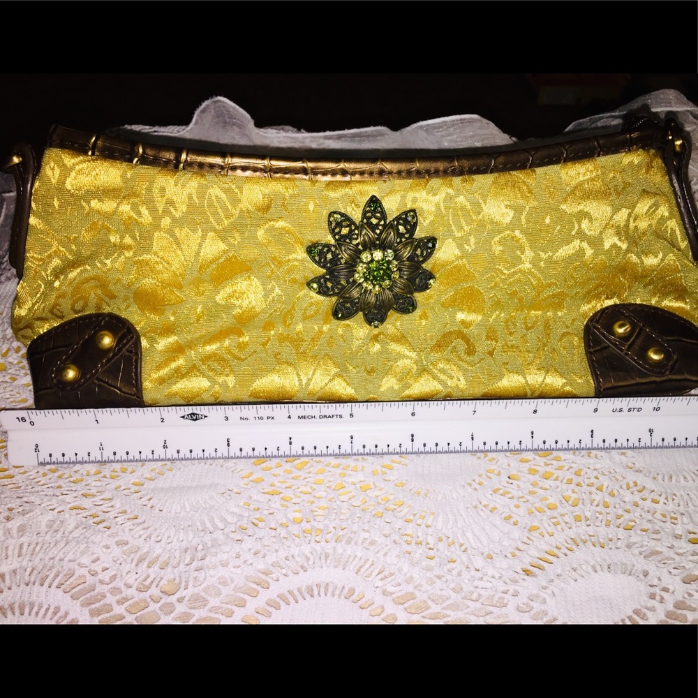 Beautiful Apt9 Embroidered Clutch W/ Strap&Brooch